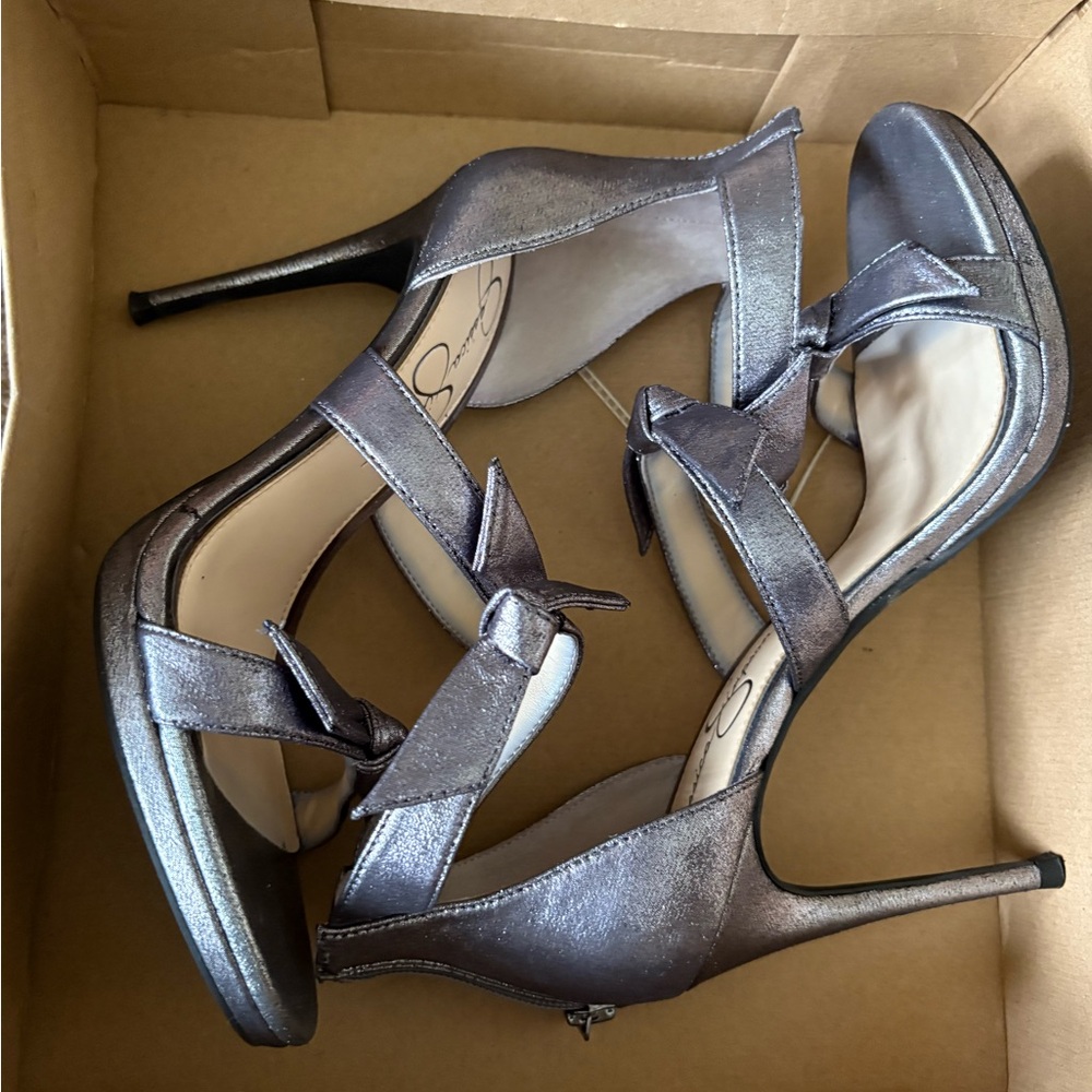 Elegant Metallic Heels - Picture 2 of 3